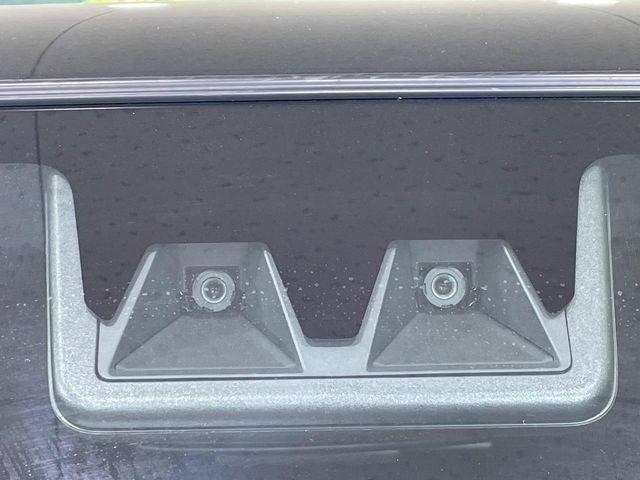 【スマートアシスト】走行中に前方の車両等を認識し、衝突しそうな時は警報とブレーキで衝突回避と被害軽減をアシスト。より安全にドライブをお楽しみいただけます。