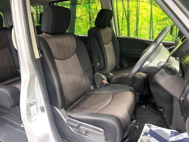 運転席シート廻りは使用感も少なく、良好な状態となっています。丁寧に使われていたことがよくわかりますね。