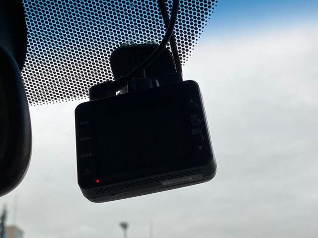 【ドライブレコーダー】ドライブレコーダー装備!走行中はもちろん、あおり運転や事故に遭遇した際、映像で記録し、万一のリスクに備えます。※記録用SDカードはお客様ご自身でご準備いただく必要があります。