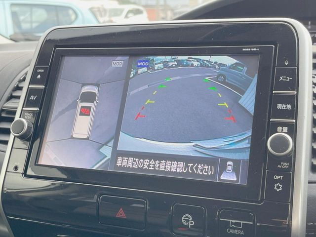 【アラウンドビューモニター】専用のカメラにより、上から見下ろしたような視点で360度クルマの周囲を確認することができます☆死角部分も確認しやすく、狭い場所での切り返しや駐車もスムーズに行えます。