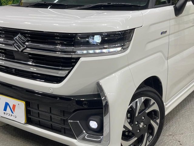 【LEDヘッドライト】悪天候や夜間走行時も良好な視界を確保し安心して運転できる高輝度LEDヘッドライトを装備!点灯速度が早く、消費電力も抑えられています。