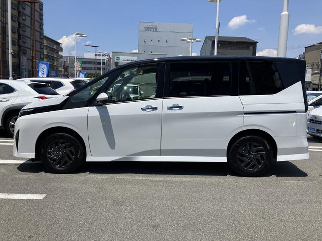 セレナ1.4 e-POWER ハイウェイスターV