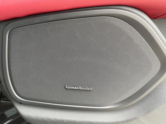 ��harman/kardon�T�E���h�V�X�e��:�I�[�f�B�I��僁�[�J�[����|����v���~�A���X�s�[�J�[�𑕔��B�����̃X�s�[�J�[����A���̗������܂ŕ����鍂�i���ȉ��y�����y���݂��������܂��B