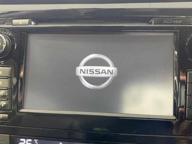 【メーカー純正ナビ】インテリアに溶け込むスタイリッシュな「専用設計」メーカーナビを装備♪視認性や操作性など基本性能にも優れ、より上質なカーライフをお楽しみいただけます。