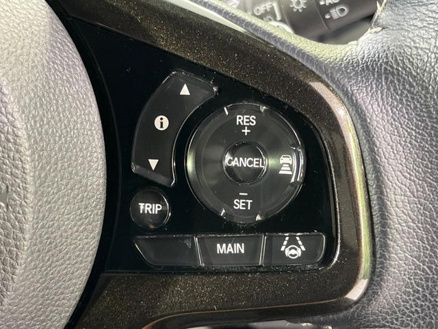 【アダプティブクルーズコントロール】高速道路での長距離走行が楽に!!自動で速度を保つクルーズコントロールが、衝突軽減システムと連携し、前方の車両を感知して車間を保つように速度調節してくれます!!