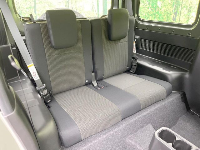 高品質なオリジナルフロアマットもオプションにてご用意しております。お好きなデザインやカラーをお車に合わせて選んでいただくことができます♪