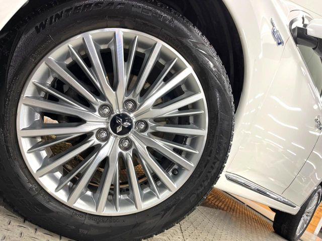 �y����18�C���`�A���~�z�C�[���z�O�ςɃ}�b�`���������A���~�z�C�[���𑕒����Ă���܂��B�e��ЊO�A���~�z�C�[����A�X�^�b�h���X�^�C�����戵�����Ă���܂��B���񂲑��k����������