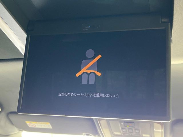 【フリップダウンモニター】大画面モニターで後席でもエンタメをお楽しみいただけます。小さなお子様にも大人気の装備です♪