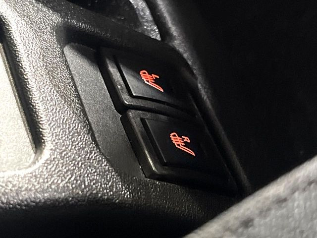 【シートヒーター】寒い日に重宝するシートヒーター!エアコンより早く温まってくれるので寒がりの人も安心ですね♪エアコンの温風は乾燥するから苦手、という方にもをおすすめです。