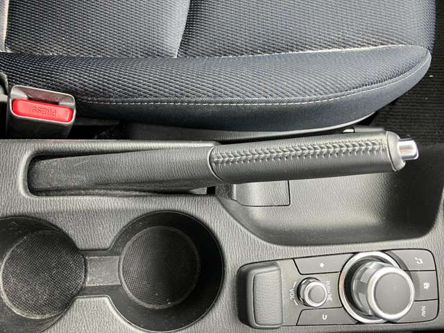 自社工場完備ですので車検、点検、修理、板金などすべてお任せください。タイヤ、オーディオなどの販売もさせて頂いております。是非、ご相談ください。