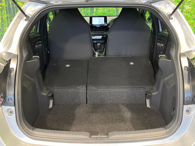 積み下ろしのしやすいデッキにはたっぷりと荷物を積み込んでいただけます。遊びから仕事まで、様々なシーンで頼れます♪