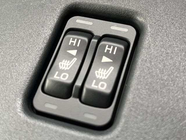 【シートヒーター】寒い日に重宝するシートヒーター!エアコンより早く温まってくれるので寒がりの人も安心ですね♪エアコンの温風は乾燥するから苦手、という方にもをおすすめです。