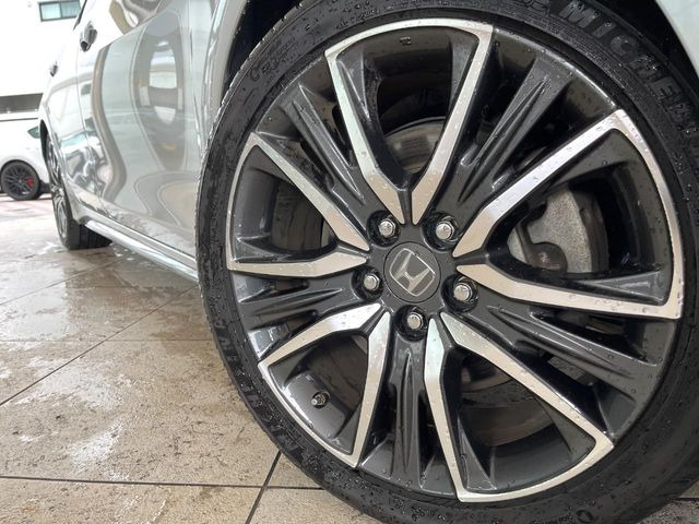 �y����19�C���`�A���~�z�C�[���z�O�ςɃ}�b�`���������A���~�z�C�[���𑕒����Ă���܂��B�e��ЊO�A���~�z�C�[����A�X�^�b�h���X�^�C�����戵�����Ă���܂��B���񂲑��k����������