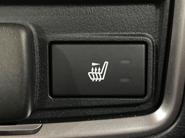【シートヒーター】寒い日に重宝するシートヒーター!エアコンより早く温まってくれるので寒がりの人も安心ですね♪エアコンの温風は乾燥するから苦手、という方にもをおすすめです。