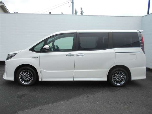 ノア1.8 ハイブリッド Si W×B II