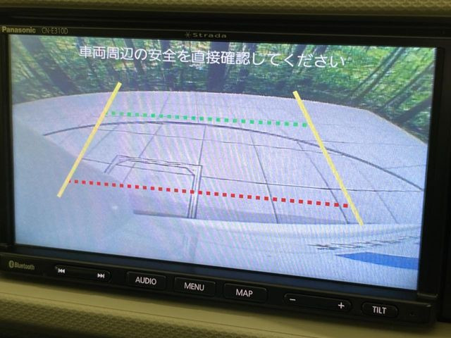 【バックカメラ】駐車時に後方がリアルタイム映像で確認できます。大型商業施設や立体駐車場での駐車時や、夜間のバック時に大活躍!運転スキルに関わらず、今や必須となった装備のひとつです!