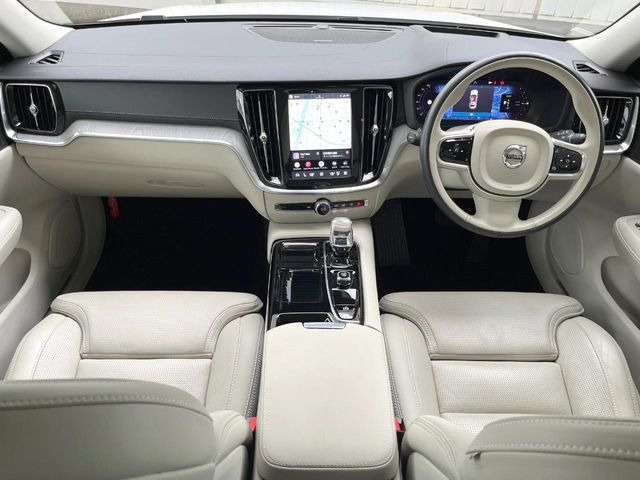 V60リチャージ PHEV T6 AWD アルティメット 4WD