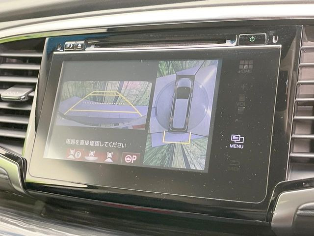 【マルチビューカメラシステム】専用のカメラにより、上から見下ろしたような視点で360度クルマの周囲を確認することができます☆死角部分も確認しやすく、狭い場所での切り返しや駐車もスムーズに行えます。