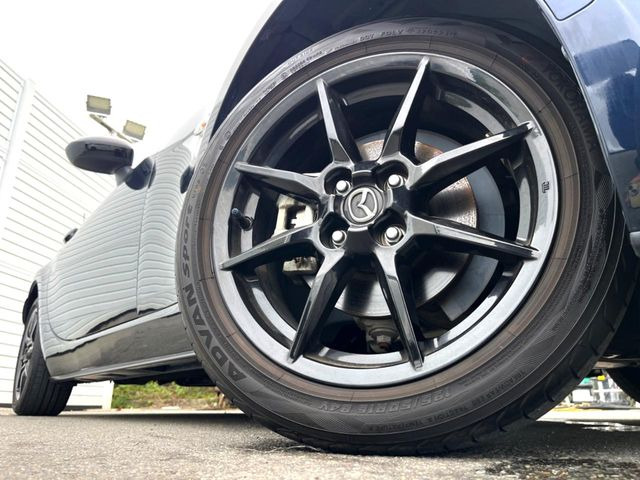 �y����16�C���`�A���~�z�C�[���z�O�ςɃ}�b�`���������A���~�z�C�[���𑕒����Ă���܂��B�e��ЊO�A���~�z�C�[����A�X�^�b�h���X�^�C�����戵�����Ă���܂��B���񂲑��k����������