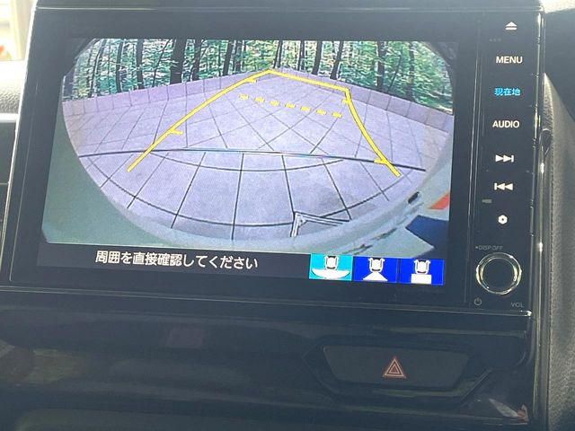 【バックカメラ】駐車時に後方がリアルタイム映像で確認できます。大型商業施設や立体駐車場での駐車時や、夜間のバック時に大活躍!運転スキルに関わらず、今や必須となった装備のひとつです!