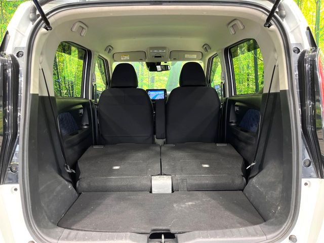 普段のお買い物や通勤、送迎等に十分な荷室スペースを確保しております。セカンドシートを倒すと、大きな荷物の積載も可能です♪