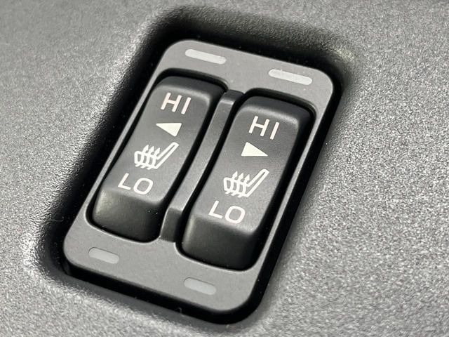 【シートヒーター】寒い日に重宝するシートヒーター!エアコンより早く温まってくれるので寒がりの人も安心ですね♪エアコンの温風は乾燥するから苦手、という方にもをおすすめです。