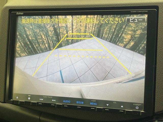 【バックカメラ】駐車時に後方がリアルタイム映像で確認できます。大型商業施設や立体駐車場での駐車時や、夜間のバック時に大活躍!運転スキルに関わらず、今や必須となった装備のひとつです!