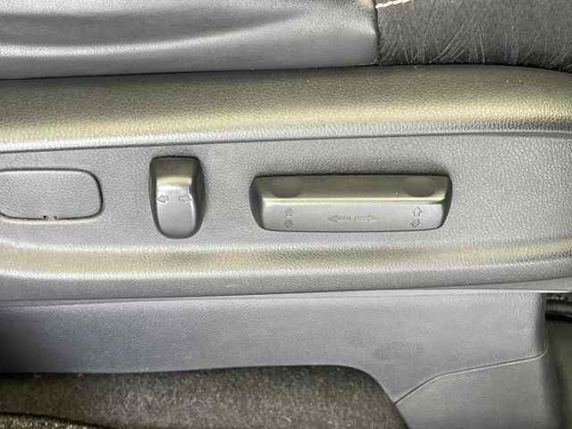 【パワーシート】スイッチ一つで簡単にシートの微調整が可能!電動だから力もいりません!快適なシートポジションにセットして、快適なドライブをお楽しみください。