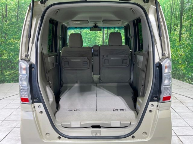 普段のお買い物や通勤、送迎等に十分な荷室スペースを確保しております。セカンドシートを倒すと、大きな荷物の積載も可能です♪
