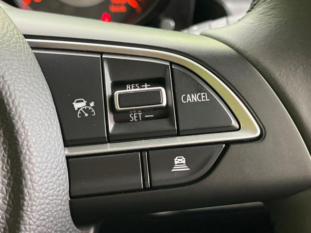 【アダプティブクルーズコントロール】高速道路での長距離走行が楽に!!自動で速度を保つクルーズコントロールが、衝突軽減システムと連携し、前方の車両を感知して車間を保つように速度調節してくれます!!