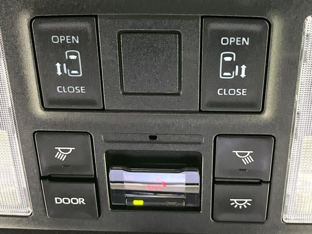 【両側パワースライドドア】スマートキーや運転席のスイッチで後席両側スライドドアの開閉が可能♪電動だから力を入れてドアを開ける必要が無く、小さなお子様でも簡単に開け閉めでき快適です♪