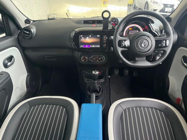 トゥインゴインテンス