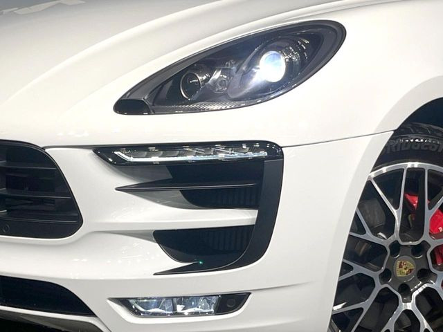 ●LEDヘッドライト:夜間走行時も良好な視界を確保し安心して運転できる高輝度LEDヘッドライトを装備!点灯速度が早く、消費電力も抑えられています。