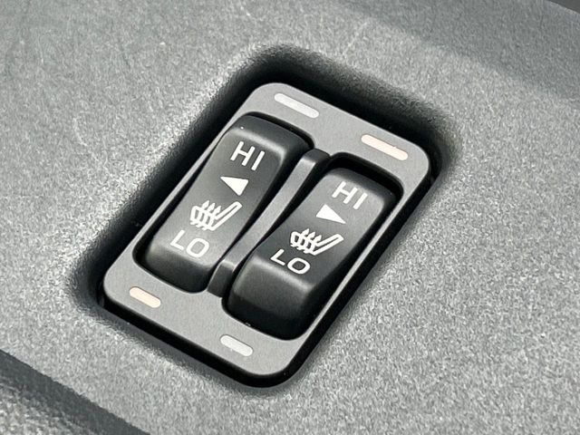 【シートヒーター】寒い日に重宝するシートヒーター!エアコンより早く温まってくれるので寒がりの人も安心ですね♪エアコンの温風は乾燥するから苦手、という方にもをおすすめです。