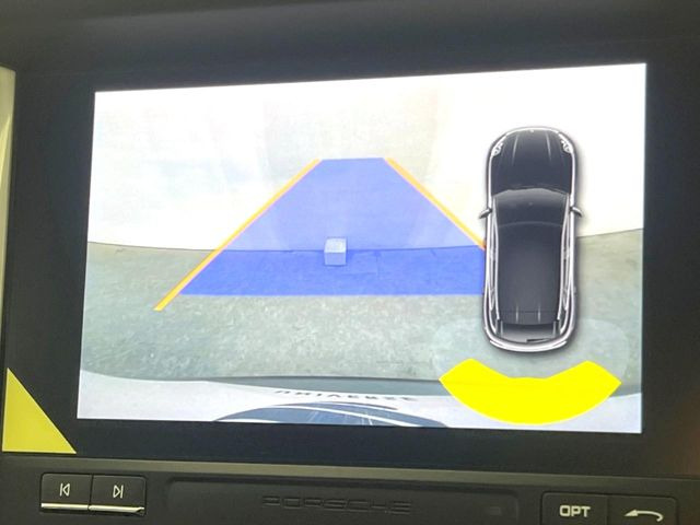●ガイドライン付きバックカメラ:不安な駐車もこれで安心!ガイドライン付きなので狭い箇所での駐車もラクラクです!
