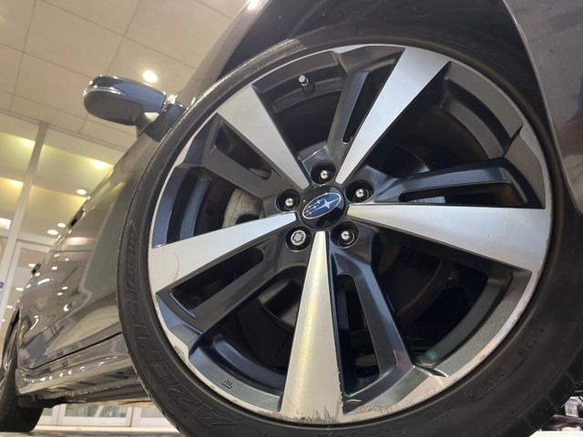 �y����18�C���`�A���~�z�C�[���z�O�ςɃ}�b�`���������A���~�z�C�[���𑕒����Ă���܂��B�e��ЊO�A���~�z�C�[����A�X�^�b�h���X�^�C�����戵�����Ă���܂��B���񂲑��k����������