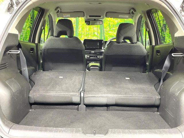 普段のお買い物や通勤、送迎等に十分な荷室スペースを確保しております。セカンドシートを倒すと、大きな荷物の積載も可能です♪