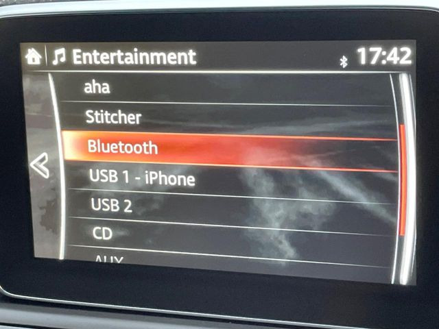 ��Bluetooth:���莝���̃X�}�[�g�t�H���ȂǂƐڑ����A�n���Y�t���[�ʘb��Տꊴ����~���[�W�b�N�Đ������y���݂��������܂��B�����ڑ��ł��̂Ŕς킵��������܂����