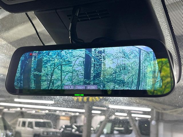 【デジタルインナーミラー】後席の大きな荷物や同乗者で後方が確認しづらい時でも安心!カメラが撮影した車両後方の映像をルームミラー内に表示。クリアな視界で状況の確認が可能です!