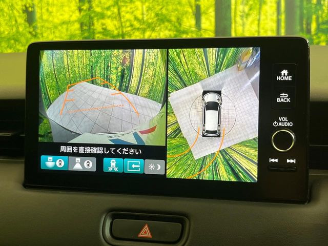 【マルチビューカメラシステム】専用のカメラにより、上から見下ろしたような視点で360度クルマの周囲を確認することができます☆死角部分も確認しやすく、狭い場所での切り返しや駐車もスムーズに行えます。