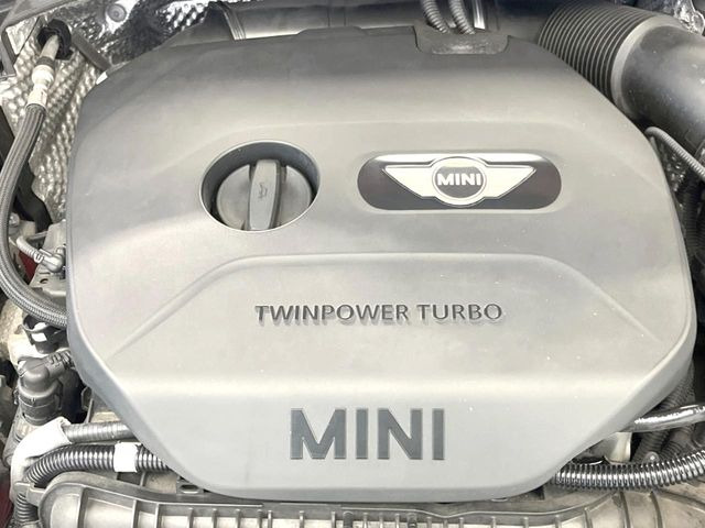 ●当店では、各メーカーの専用診断テスターを導入。国家資格を持つテクニカルスタッフも常駐しておりますので、万が一の際にも安心してご利用いただけます。