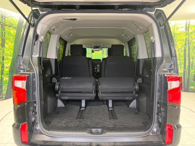 普段のお買い物や通勤、送迎等に十分な荷室スペースを確保しております。セカンドシートを倒すと、大きな荷物の積載も可能です♪