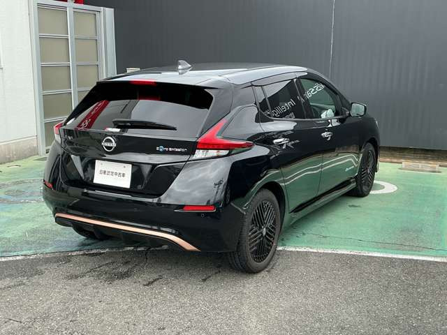 リーフe+ X 90周年記念車