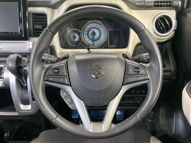 【ステアリングスイッチ】運転中、前方から目線をそらすことなく、オーディオ等の操作が可能な便利機能!安心&快適なドライブを演出してくれます♪