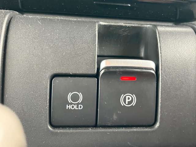 当店のお車はすべて点検をしてからのご納車となります。納車後の保証も付けさせて頂いておりますので安心して乗って頂けます。