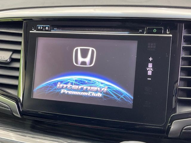 【メーカー純正ナビ】インテリアに溶け込むスタイリッシュな「専用設計」メーカーナビを装備♪視認性や操作性など基本性能にも優れ、より上質なカーライフをお楽しみいただけます。