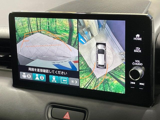 【マルチビューカメラシステム】専用のカメラにより、上から見下ろしたような視点で360度クルマの周囲を確認することができます☆死角部分も確認しやすく、狭い場所での切り返しや駐車もスムーズに行えます。