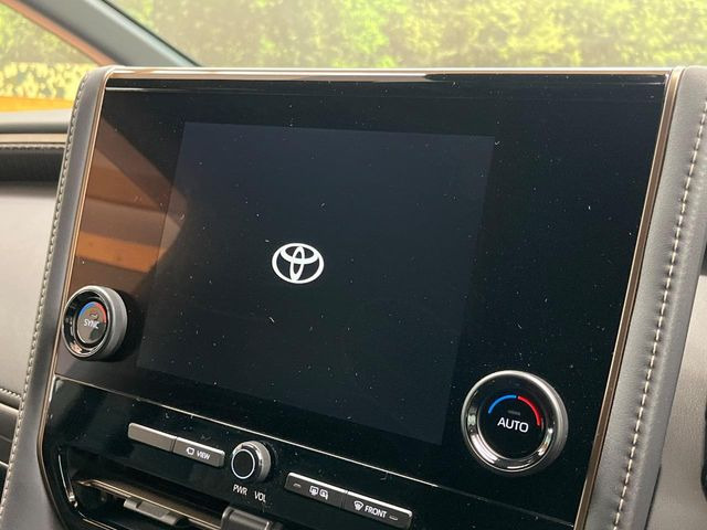 �y9.8�C���` �f�B�X�v���C�I�[�f�B�I�z���ʂ̃f�B�X�v���C��AppleCarPlay��AndroidAuto�����p�\�B�傫�ȉ�ʂŃX�}�z�i�r�A�v���������p���������܂���
