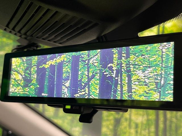 【インテリジェントルームミラー】後席の大きな荷物や同乗者で後方が確認しづらい時でも安心!カメラが撮影した車両後方の映像をルームミラー内に表示。クリアな視界で状況の確認が可能です!