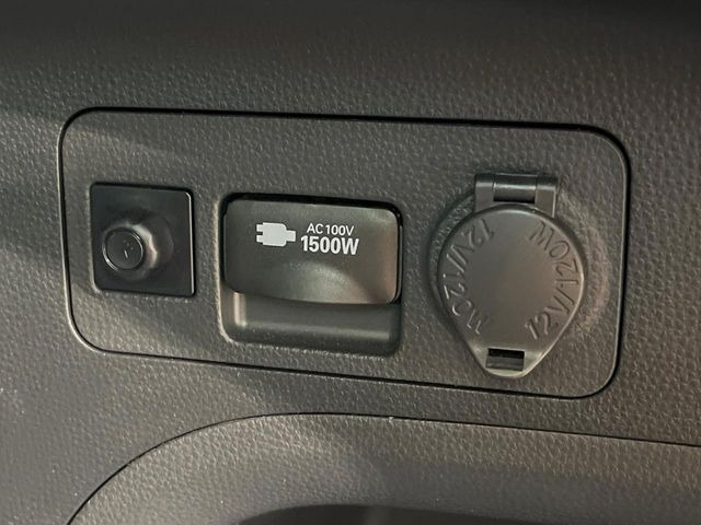 【1500Wアクセサリーコンセント】消費電力1500Wまでの家電が使えます。キャンプやスポーツ・アウトドアでのアクティビティはもちろん、災害・停電の際に大活躍♪